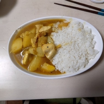 今日はカンボジアチキンカレーを作りました。同じカレー料理と言う事で作ったよレポートを送らせて頂きました。